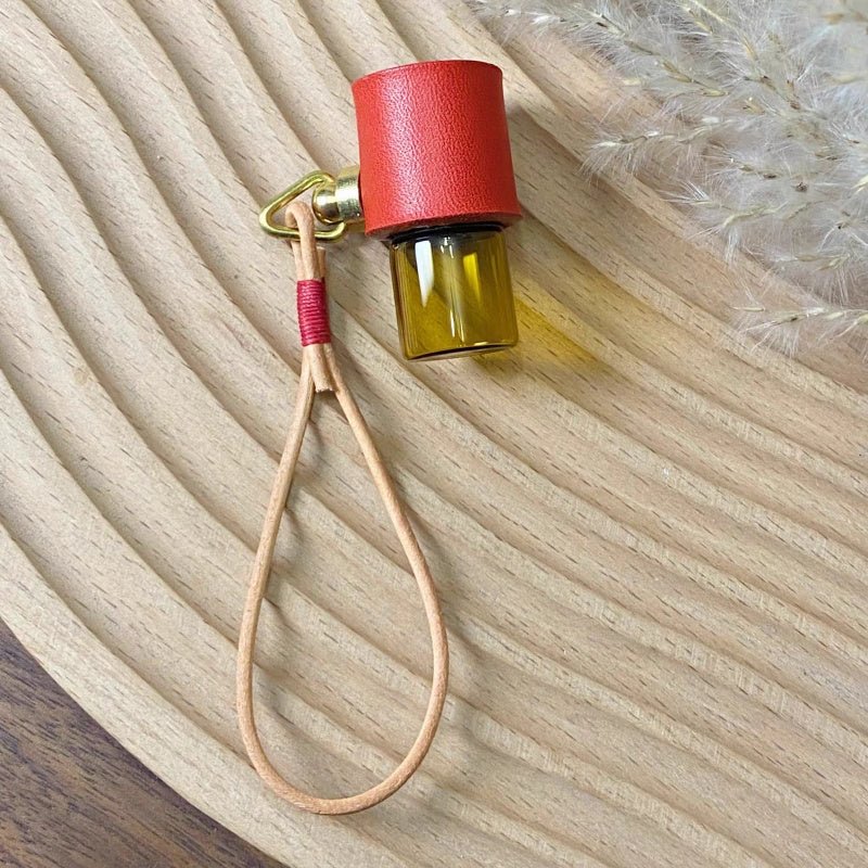 Minimalist Refillable Perfume Bottle Charm – Handcrafted Leather Aroma Pendant | Essential Oil Roller Keychain | Mosquito Repellent Bag Accessory - Tomlynam
