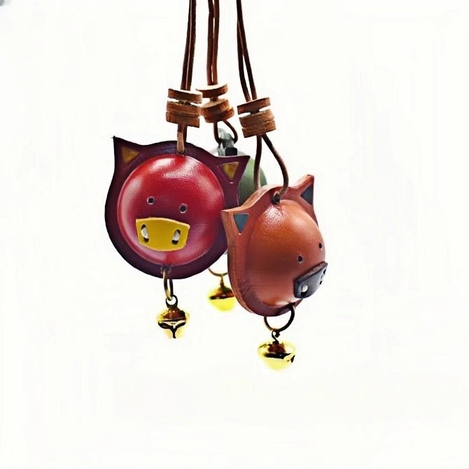 Original Designed Jingle Pig Leather Bag Charm, Full - Grain Cowhide Key Accessory, Minimalist Handcrafted Bell Pendant, Perfect Graduation Season Gift - Tomlynam
