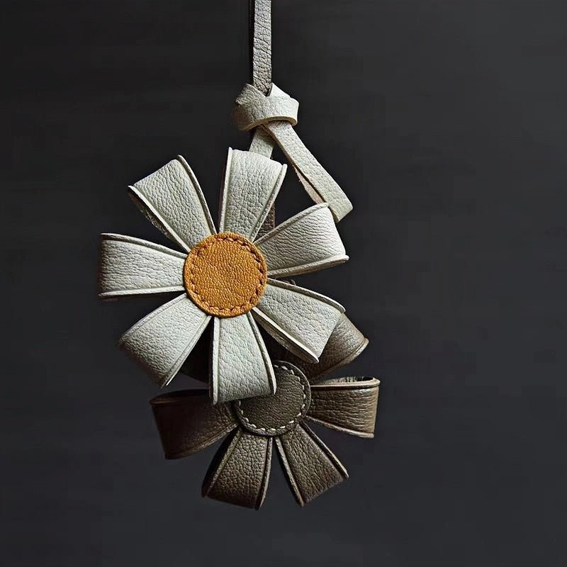 Geometric Daisy Leather Bag Charm – Minimalist Handmade Design, High - Quality Key Accessory, Premium Full - Grain Goatskin, Sophisticated Gift for Women - Tomlynam
