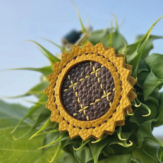 Sunflower Leather Bag Charm – Handmade Full-Grain Cowhide Pendant | Cute Sunflower Keychain | Creative Handcrafted Gift for Couples & Women