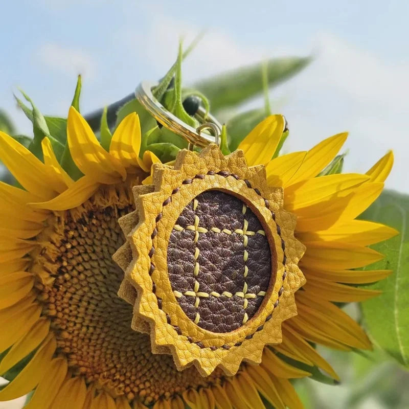 Sunflower Leather Bag Charm – Handmade Full-Grain Cowhide Pendant | Cute Sunflower Keychain | Creative Handcrafted Gift for Couples & Women