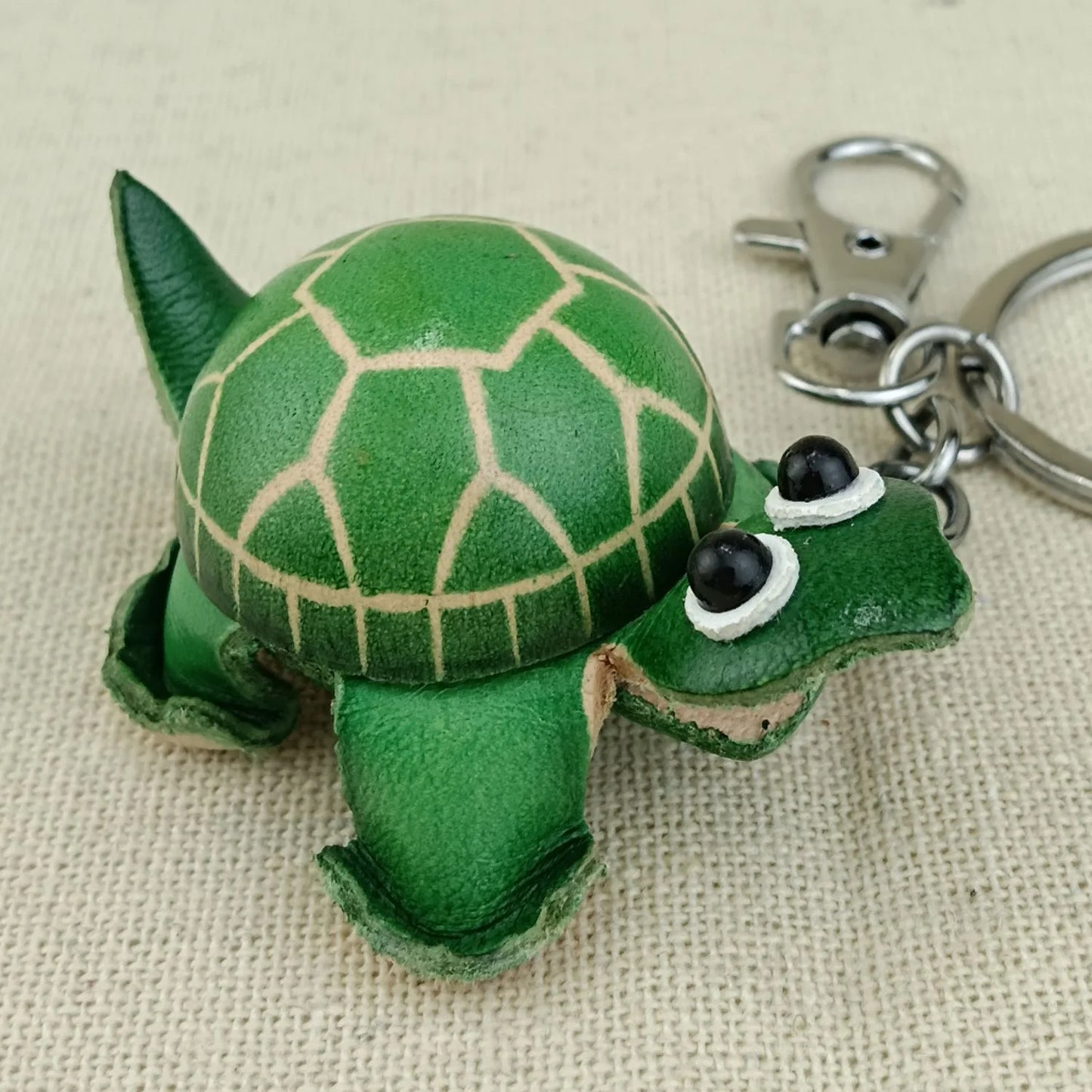 Hand-Painted Turtle Leather Bag Charm – Handmade Cowhide Keychain | Symbol of Patience & Longevity | Thoughtful Artisan Accessory Gift for Her