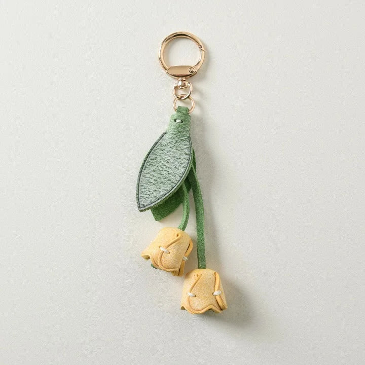 Handcrafted Leather Tulip Bag Charm – Waxed Cowhide Floral Keychain Pendant | Hand-Stitched Flower Accessory for Handbags | Elegant Botanical Gift for Her