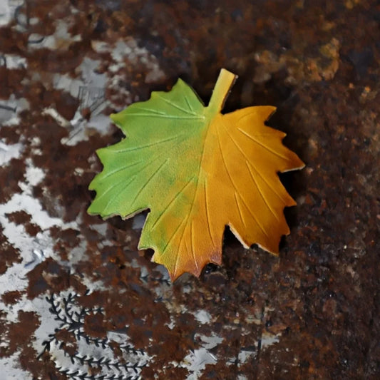 Maple & Ginkgo Leather Brooch – Handmade Japanese-Style Autumn Leaf Pin | Artistic Cowhide Lapel Badge | Unique Seasonal Gift for Nature Lovers