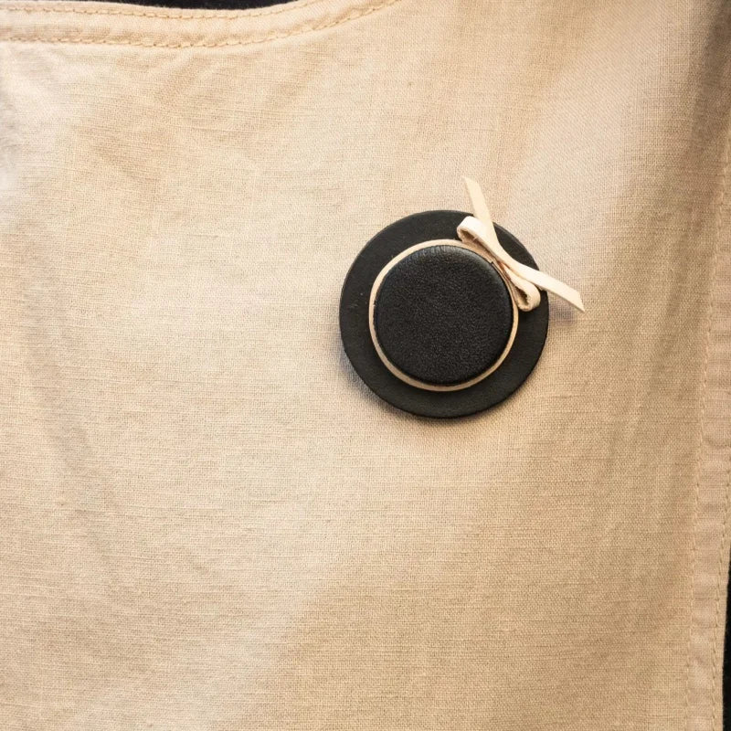 French Vintage Hat Leather Brooch – Handmade Japanese Oak-Tanned Cowhide Lapel Pin | Elegant Unisex Accessory | Artistic Retro Gift