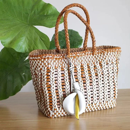 Calla Lily Leather Bag Charm – Handmade Genuine Leather Floral Keychain | Elegant Purse Accessory | Unique Gift for Women