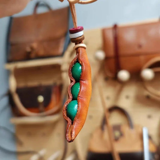 Vintage Leather Pea Pod Bag Charm – Handcrafted Full-Grain Cowhide Keychain Pendant | Artisan Gift Accessory | Unisex Retro-Inspired Edamame Ornament
