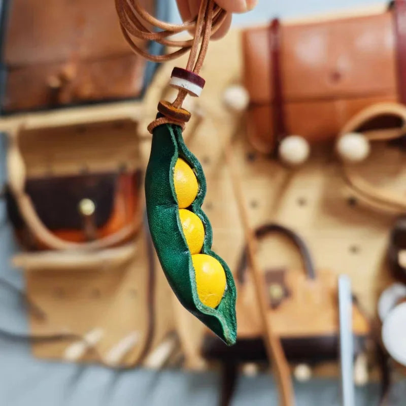 Vintage Leather Pea Pod Bag Charm – Handcrafted Full-Grain Cowhide Keychain Pendant | Artisan Gift Accessory | Unisex Retro-Inspired Edamame Ornament