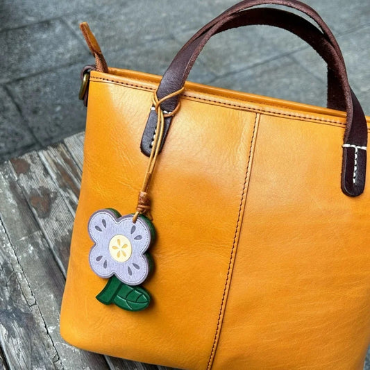 Four-Leaf Clover Leather Bag Charm – Handmade Full-Grain Leather Floral Pendant | Minimal Pastoral Style Handbag Accessory | Lucky Gift for Her