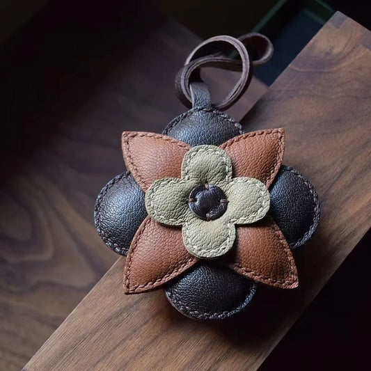 Handmade Leather Flower Bag Charm – Vintage-Inspired Full-Grain Leather Pendant | Retro Classic Handbag Accessory & Keychain for Women | Artisan Floral Design