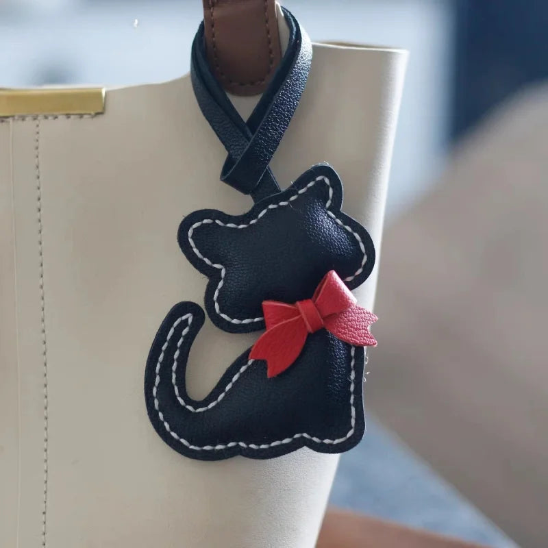 Couple Cat Leather Bag Charms – Handmade Lambskin Kitty Pendant with Bow | Cute Keychain Accessory for Lovers & Backpacks | Elegant Gift for Cat Fans