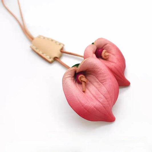 Nordic-Style Leather Lily Bag Charm – Handmade Floral Pendant for Handbags or Car Décor | Full-Grain Cowhide | Double Blossom Design | Perfect Artisan Gift for Her