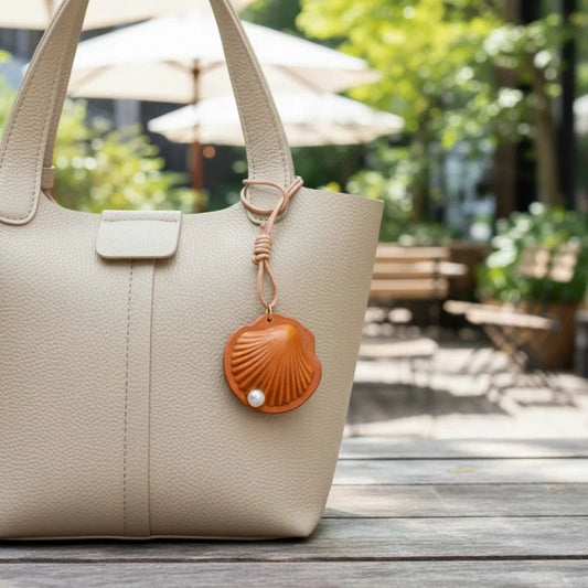 Elegant Scallop Shell Full-Grain Leather Bag Charm | Double-Sided Vintage-Style Purse Accessory with Faux Pearl Accent | Luxurious Collectible Key Fob