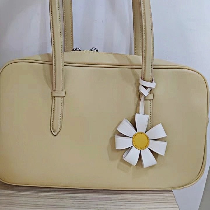 Geometric Daisy Leather Bag Charm – Minimalist Handmade Design, High - Quality Key Accessory, Premium Full - Grain Goatskin, Sophisticated Gift for Women - Tomlynam