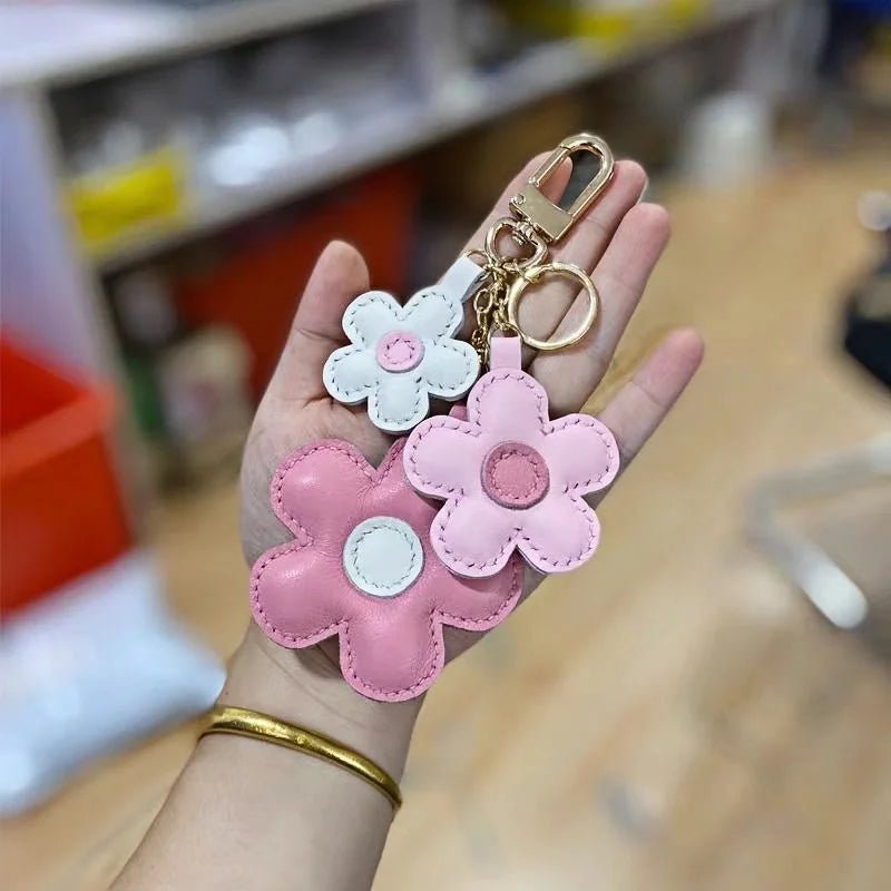 Exquisite Dual - Flower Horseshoe Buckle Sunflower Leather Charm - Multicolor Combination for Bags, Backpacks, and Keys, Perfect as a High - End Gift - Tomlynam