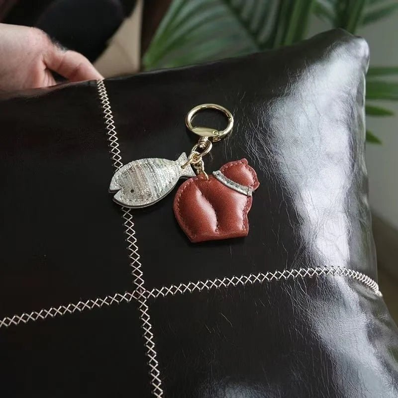 Cat & Fish Leather Bag Charm – Handmade French Goatskin Keychain | Whimsical Duo Pendant | Purse Accessory Gift for Cat Lovers - Tomlynam