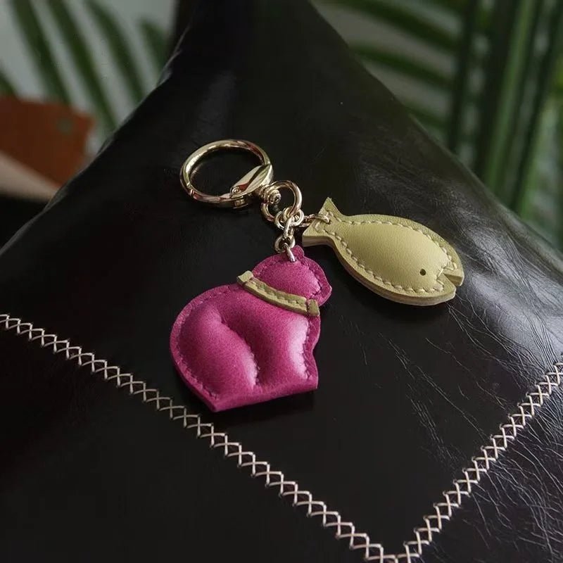 Cat & Fish Leather Bag Charm – Handmade French Goatskin Keychain | Whimsical Duo Pendant | Purse Accessory Gift for Cat Lovers - Tomlynam