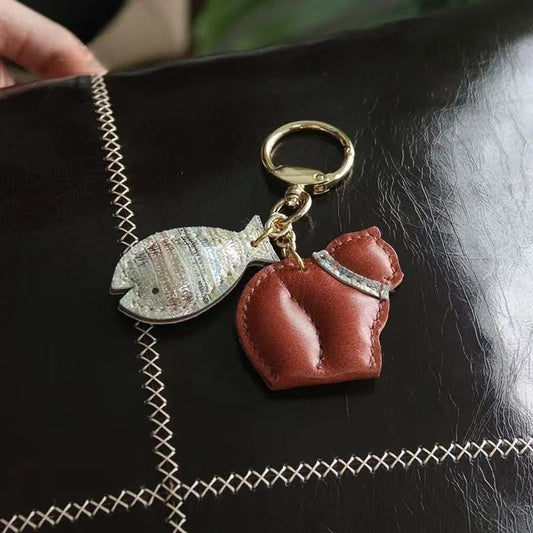 Cat & Fish Leather Bag Charm – Handmade French Goatskin Keychain | Whimsical Duo Pendant | Purse Accessory Gift for Cat Lovers - Tomlynam