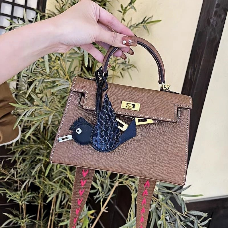 Flying Lovebird Charm – Handcrafted Genuine Leather Bag Accessory | Symbol of Freedom and Affection - Tomlynam