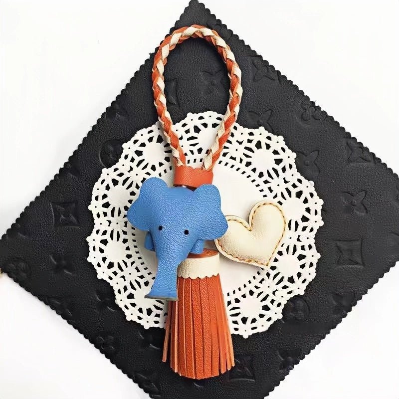 Genuine Leather Tassel Elephant Bag Charm – Cute Heart Design, Handmade Accessory for Bags and Keys, Fashionable and Versatile Gift for Women - Tomlynam