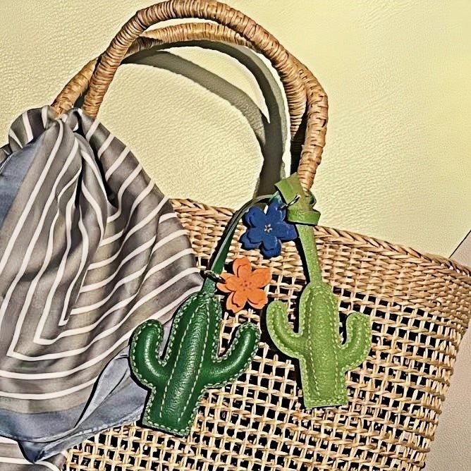 Hand - Stitched Genuine Leather Cactus Charm – INS Style Bag Accessory, Creative Gift, Keychain, Versatile and Trendy - Tomlynam