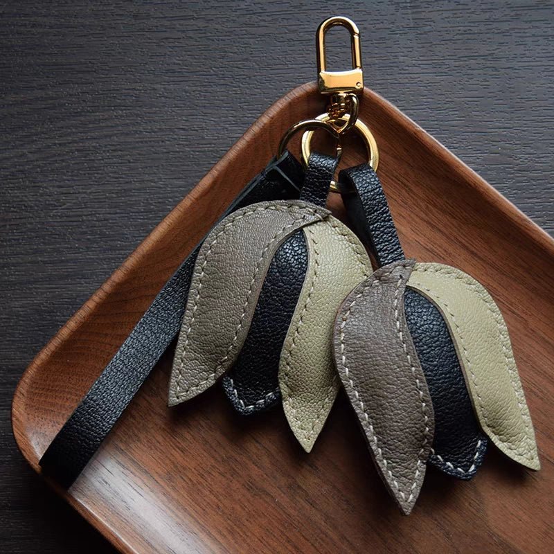 Morandi Tulip – Original Handcrafted Leather Bag Charm, Minimalist Design, French Goatskin Keychain, Elegant Gift for Her - Tomlynam