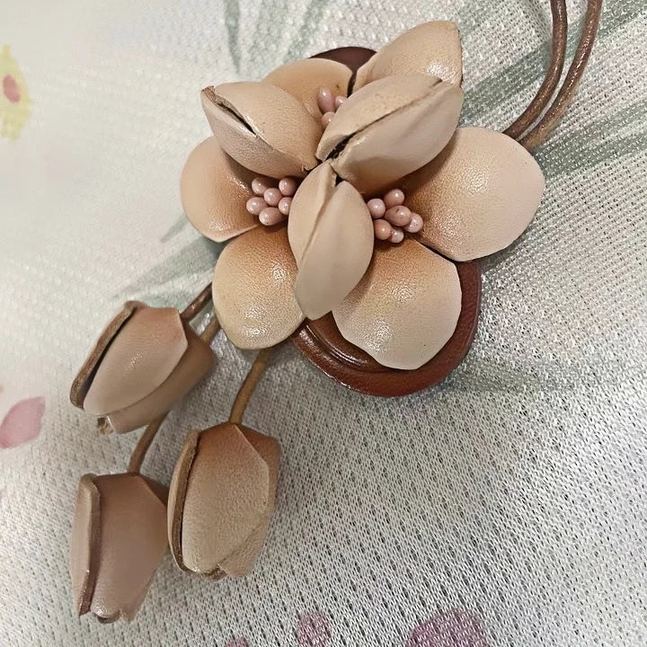 Nordic Floral Garden Leather Charm – Full - Grain Cowhide Handmade Accessory for Bags and Gifts, Blooming Style Elegance - Tomlynam