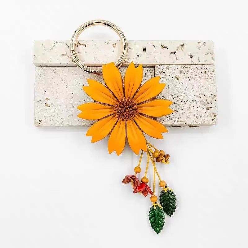 Nordic - Inspired Genuine Leather Floral Bag Charm – Retro Handmade Flower Keychain Pendant for Women | Creative Gift Accessory - Tomlynam