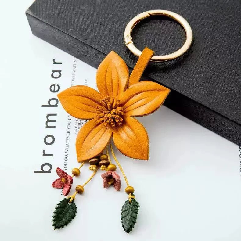 Nordic - Inspired Genuine Leather Floral Bag Charm – Retro Handmade Flower Keychain Pendant for Women | Creative Gift Accessory - Tomlynam