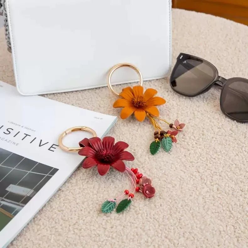 Nordic - Inspired Genuine Leather Floral Bag Charm – Retro Handmade Flower Keychain Pendant for Women | Creative Gift Accessory - Tomlynam