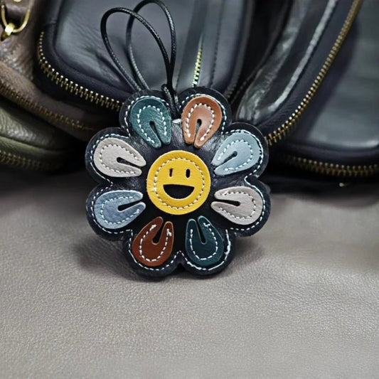 Sunflower Leather Bag Charm – Minimalist Chic Cowhide Pendant for Bags & Accessories - Tomlynam